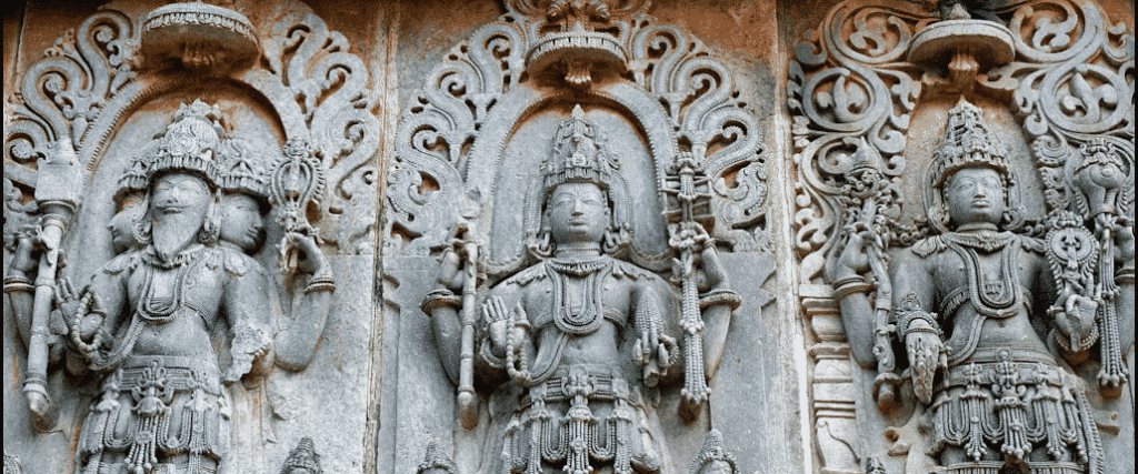 Photo : sculpture de trinité dans l'hindouisme